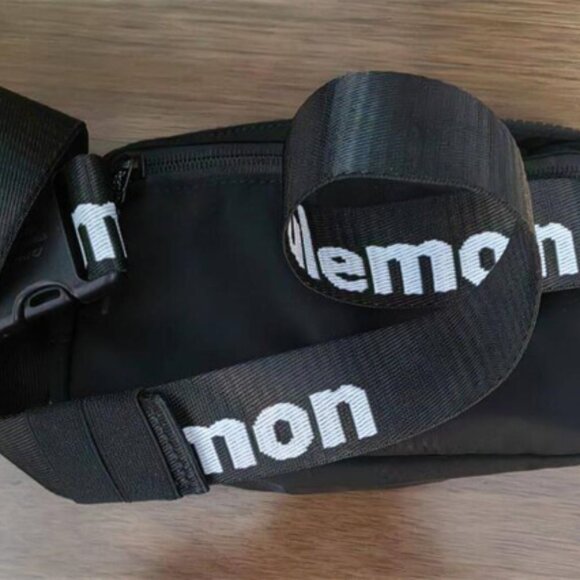 Lululemon everywhere belt bag Black - Picture 1 of 3